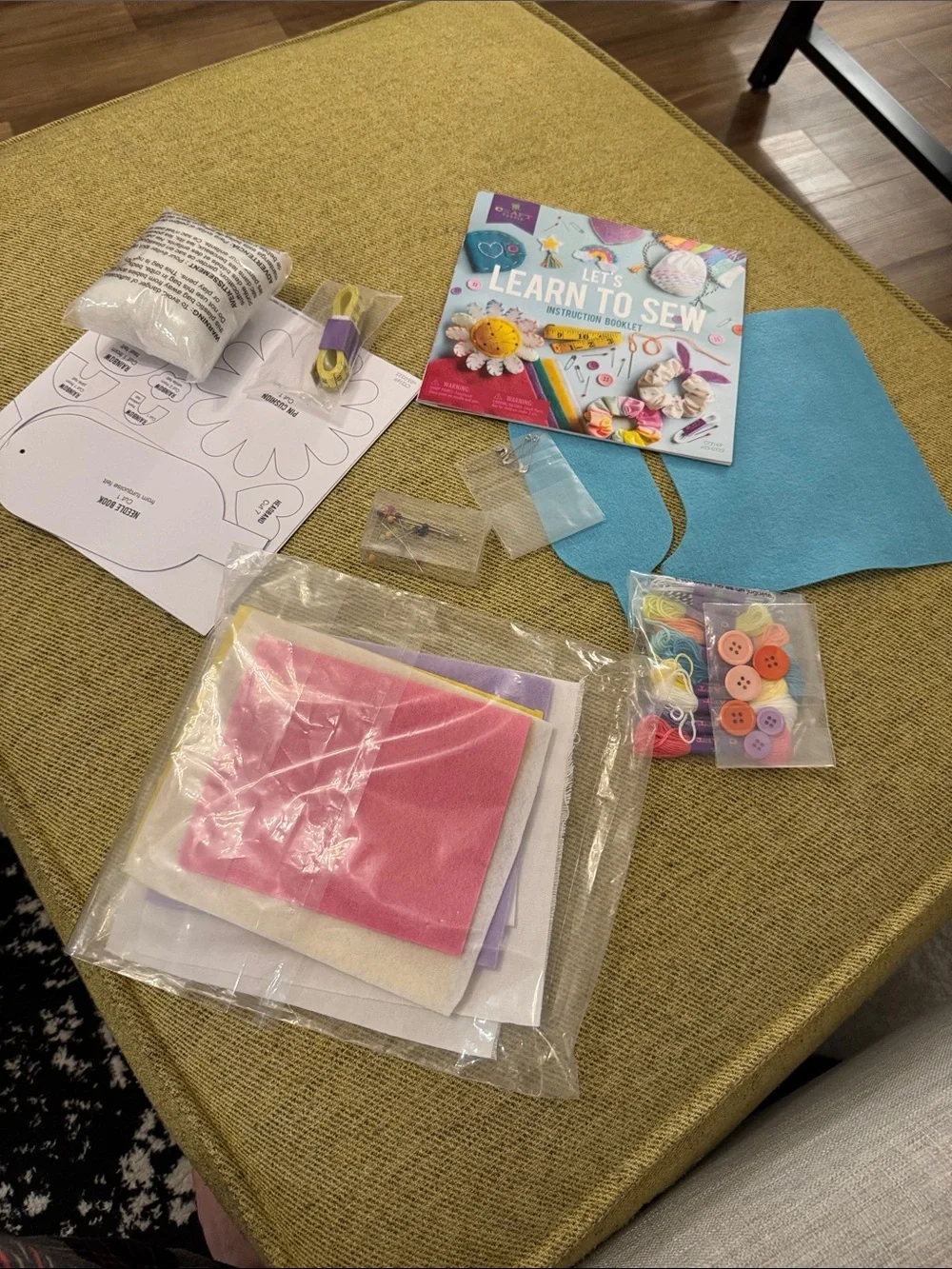 Craft-Tastic Let’s Learn to Sew – Mini Sewing Kit